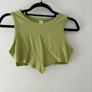 Green crop top with point